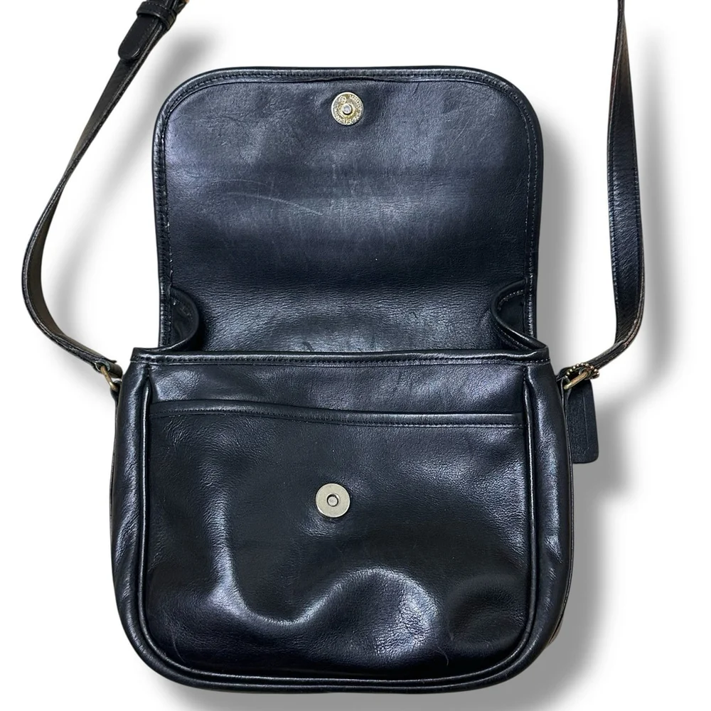 Coach Vintage Tailored Pouch #4110 Black Leather Flap Crossbody Purse 0440-936 - Picture 12 of 16